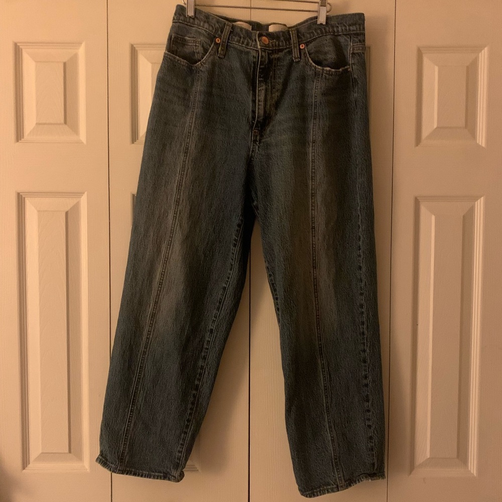 Women’s Universal Threads size 12 straight cut jeans.